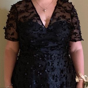 Carmen Marc Valvo flower appliqué even gown